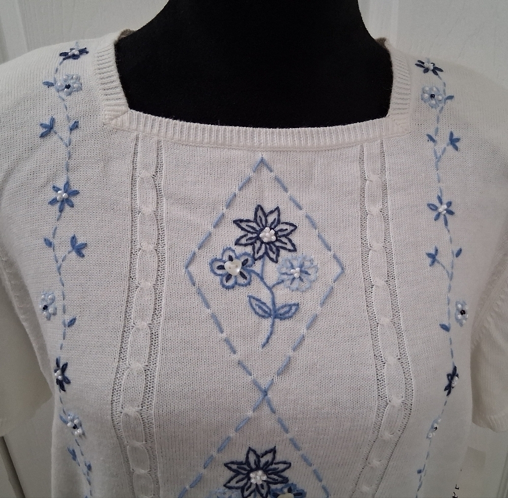 NWT Alfred Dunner Sweater With Beading & Embroidery.   Size L - Picture 2 of 10